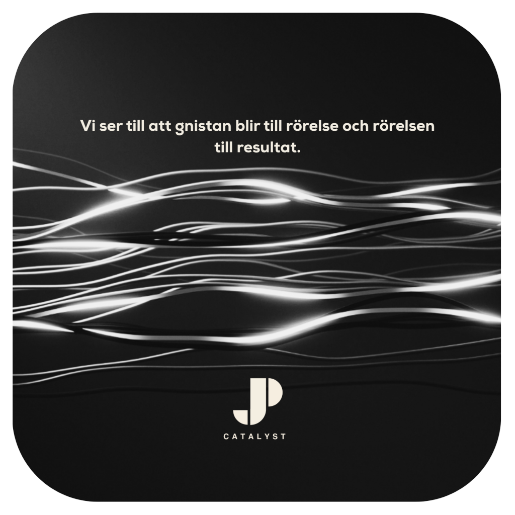 Svart bakgrund med ljusa vågformade linjer och texten ‘Vi ser till att gnistan blir till rörelse och rörelsen till resultat.’ samt JP Catalyst-logotypen.